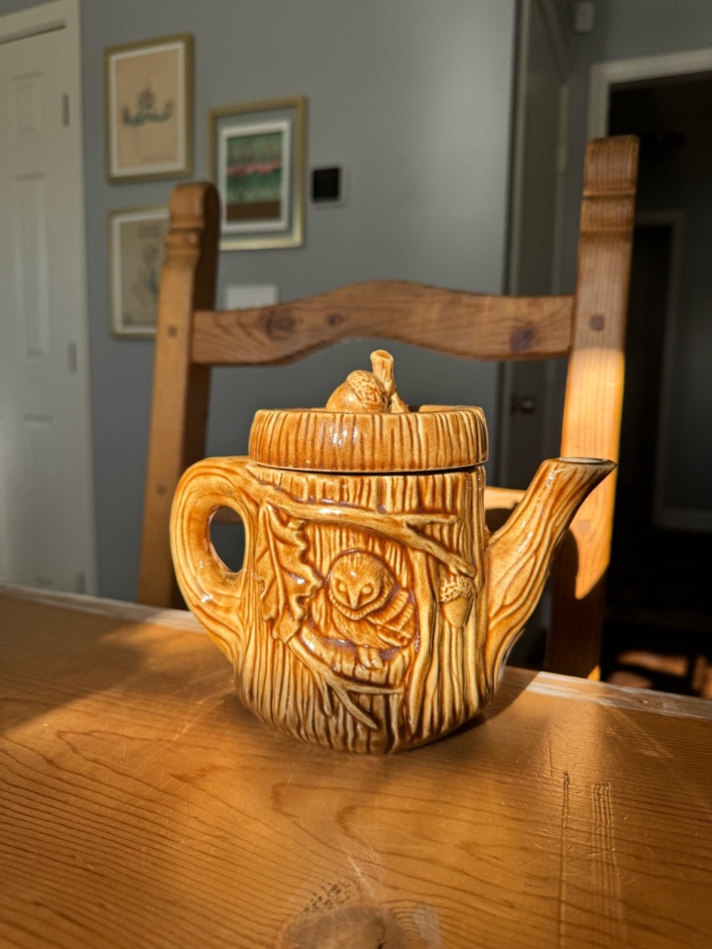 Vintage Tree Trunk Ceramic Teapot with Owl Motif - Golden Brown